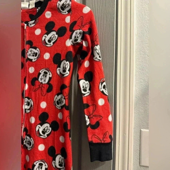 Minnie Mouse Onesie Footed Pajamasgrippers on bottom of feet EUC Size Small - Picture 4 of 8